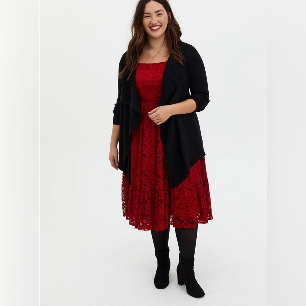 Plus Size - Picture 2 of 8